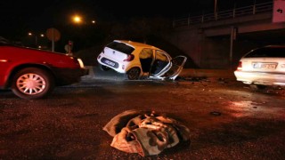 Kaza yapan araç alev alev yandı: Araçta sıkışan 2 kişi vatandaşlar tarafından kurtarıldı