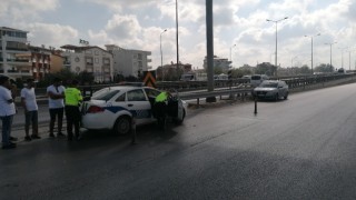 Kaza yapan motosiklete çarpmamak istedi, çelik bariyerlere çarptı