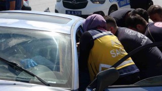 Kazada araçta sıkışan sürücünün feryadı yürekleri dağladı