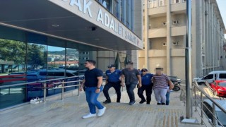Kendilerini banka görevlisi olarak tanıtıp 120 bin lira dolandıran 2 kişi tutuklandı