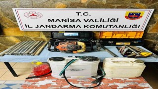 Kendilerini istihbarat elemanı olarak tanıtan şüpheliler kaçak kazı yaparken yakalandı