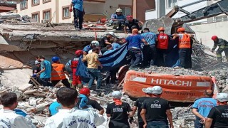 Kepçe operatörünün öldüğü binanın yıkılma anından hemen sonraki görüntüler ortaya çıktı