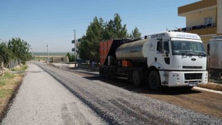 Kırsal mahallelerden sathi kaplama asfalt çalışmaları sürüyor