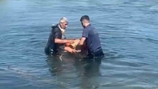 Kızılırmaka serinlemek için giren genç az kalsın canından oluyordu