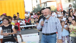Kocasinanın sokak oyunları şenliğinde Başkan Amcaya sevgi seli