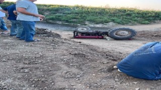 Kontrolden çıkan traktör devrildi: 1 ölü, 1 yaralı