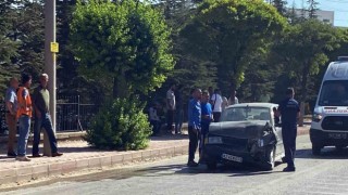 Konyada 2 otomobil çarpıştı: 2 yaralı