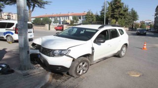 Konyada otomobiller çarpıştı: 3 yaralı