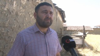 Köy halkı, evlerinin bahçesindeki asırlık şehit mezarlarına gözü gibi bakıyor