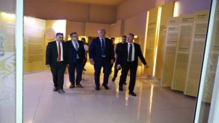 Kültür ve Turizm Bakanı Mehmet Nuri Ersoy, Ahlat Müzesini ziyaret etti