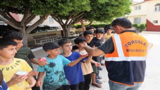 Kuran kursu öğrencilerine dondurma sürprizi