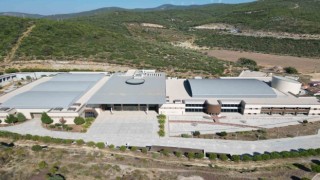 Kuşadası Efes Kongre Merkezi çürümeye devam ediyor