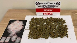 Kütahyada bir araçta 137 gram esrar ele geçirildi