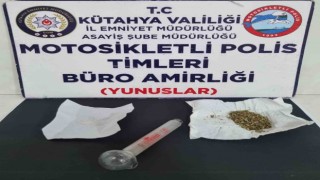 Kütahyada Yunus Timlerince bir araçta uyuşturucu ele geçirildi