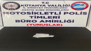 Kütahyada Yunus Timlerince bir kişinin üzerinde uyuşturucu ele geçirildi