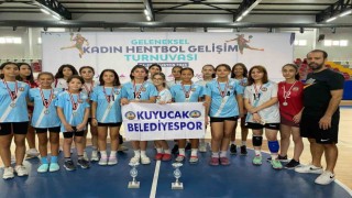 Kuyucak Belediyespor, İstanbuldan 2 kupa ile döndü