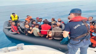 Lastik bottaki 59 düzensiz göçmen yakalandı
