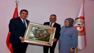 Malatya Valisi olarak atanan Ersin Yazıcı protokolle vedalaştı