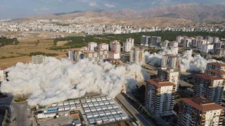 Malatyada 350 dairenin bulunduğu 7 blok patlayıcı ile yıkıldı