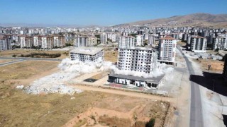 Malatyada evlerle birlikte hayallerde yıkılıyor