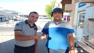 Manisa Büyükşehir, parklarda unutulan eşyaları sahiplerine teslim etti