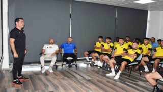Manisa FK futbolcularına değişen kurallarla ilgili eğitim verildi
