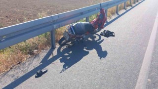 Manisada motosiklet bariyerlere çarptı: 1 ölü, 1 yaralı