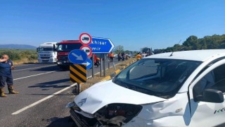 Manisada trafik kazası: 3ü yabancı uyruklu 4 yaralı