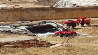 Mardinde hafif ticari araç şarampole yuvarlandı: 10 yaralı