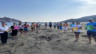 Marmarisli öğrenciler Sarıgermede kumdan heykeller yaptılar