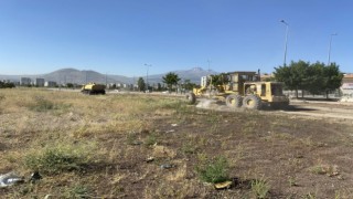 Melikgazi daha temiz bir çevre için boş alanların temizliğini yapıyor