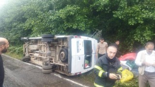 Mevsimlik tarım işçilerini taşıyan minibüs yan yattı: 8 yaralı