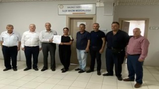 MHP Salihli İlçe Başkanı Halil Tüfek mazbatasını aldı