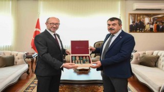 Millî Eğitim Bakanlığı ve Anadolu Üniversitesi arasında yürütülen iş birlikleri ve projeler ele alındı