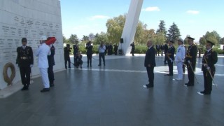 Milli Savunma Bakanı Güler, Devlet Mezarlığını ziyaret etti