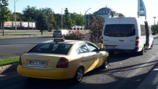 Minibüs ile ticari araç çarpıştı: 5 yaralı