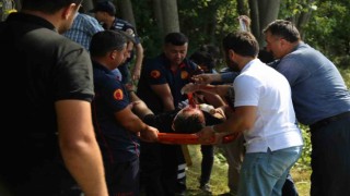 Minibüs şarampole uçtu, sıkışan sürücüyü itfaiye kurtardı