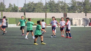 Minik horozlar, yeşil sahada kozlarını paylaştı