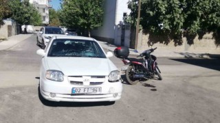 Motosiklet ile otomobil çarpıştı: 2 yaralı