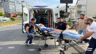 Motosiklet otomobile çarptı