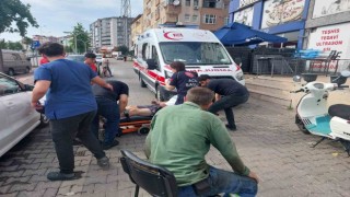 Motosiklet yayaya çarptı: 2 yaralı