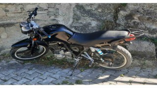 Motosikletlere dadanan 2 çocuk yakalandı
