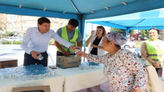 Nazilli Belediyesi ekipleri vatandaşları serinletti