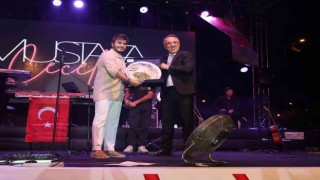 Nevşehirde Mustafa Ceceli rüzgârı esti