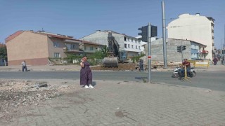 O yolda yarım kalan yapım çalışmaları başladı