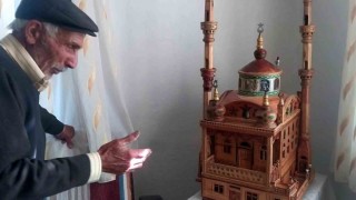 Odun parçalarını adeta sanata dönüştürüyor