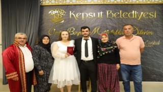 Oğlunun doğum gününde nikahını kıydı