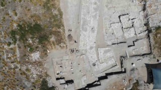 Oluz Höyükte 2 binden fazla bulundu: Anadolunun en büyük boya bezemeli çanak, çömlek koleksiyonu