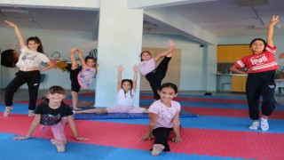 Ortaklar Genç Ofiste gençler yaz tatilini verimli bir şekilde geçiriyor