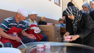 Osmanelinde 2 bin kişiye aşure dağıtıldı